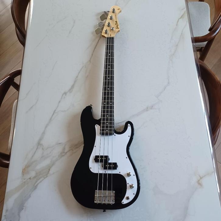 Basse électrique junior Short Scale, Musique & Instruments, Instruments à corde | Guitares | Basses, Comme neuf, Électrique, Enlèvement