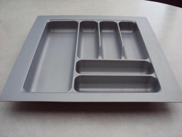Vierkante, grijze  bestekbak in kunststof voor keukenlade