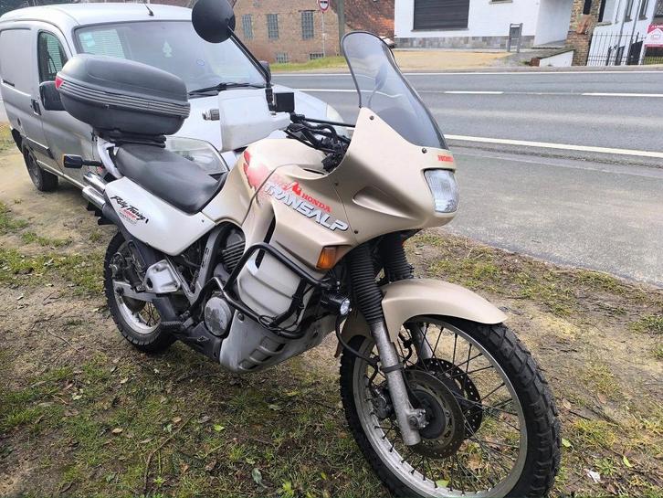 Honda Transalp 600cc 1997, Motos, Motos | Honda, Particulier, plus de 35 kW, 2 cylindres, Permis Moto A, Éclairage LED, Enlèvement