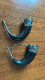 Paire d’objets décoratifs joliment montés avec des cornes, Ophalen