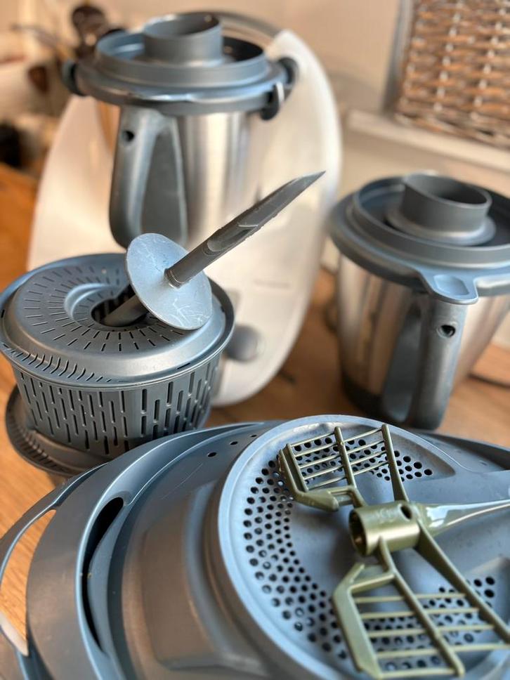Thermomix 6 - 2 schalen en accessoires, Elektronische apparatuur, Keukenmixers, Zo goed als nieuw, 3 snelheden of meer, Vaatwasserbestendig