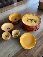 Spaans servies set, Huis en Inrichting, Ophalen, Zo goed als nieuw, Bord(en), Overige stijlen