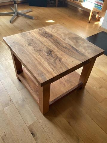 Bijzettafel teak beschikbaar voor biedingen