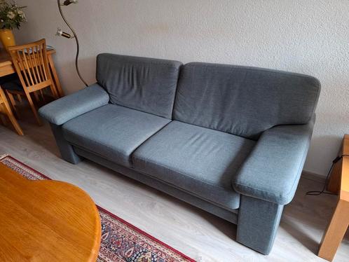 Chaise grise 2,5 places (à récupérer gratuitement à Herkenbo, Maison & Meubles, Canapés | Sofas & Chaises Longues, Utilisé, 150 à 200 cm