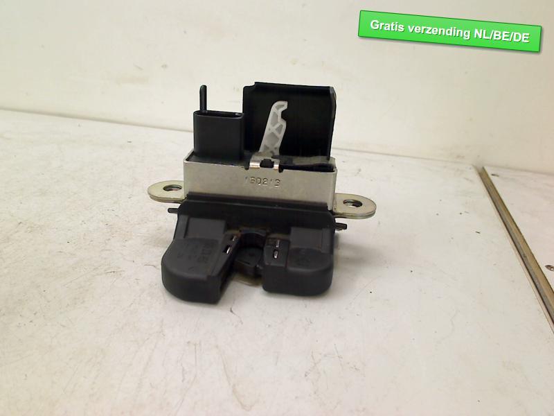 SERRURE COFFRE Audi A3 Limousine (8VS / 8VM) (4H0827505A), Dhr. R. de Gouw, Haillon arrière, Audi, Utilisé