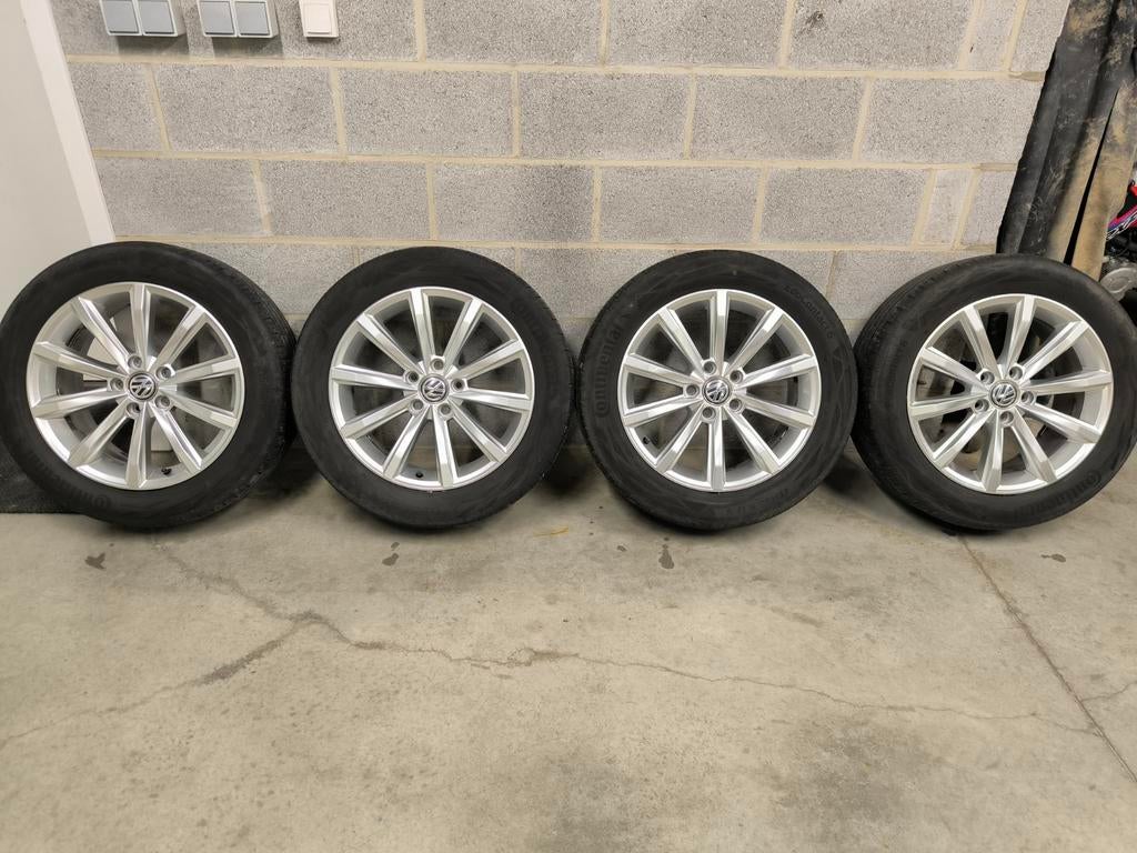 Jante vw origine 17" avec pneus Continental., Autos : Pièces & Accessoires, Pneus & Jantes, Pneus et Jantes, 215 mm, Enlèvement ou Envoi
