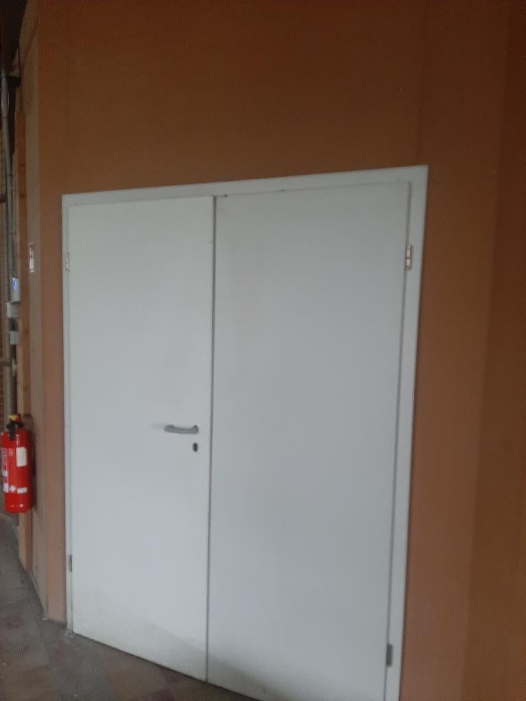 Entrepôt de stockage 100m², Immo, Garages & Places de parking