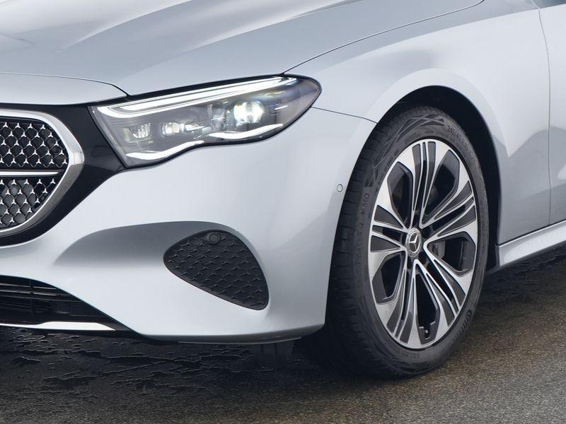 Mercedes-Benz E-klasse 300 DE Break Luxury Line | Distronic, Auto's, Mercedes-Benz, Automaat, 197 pk, Gebruikt, Zwart