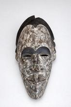 Afrikaans masker in handgeschept hout, Antiek en Kunst, Ophalen of Verzenden