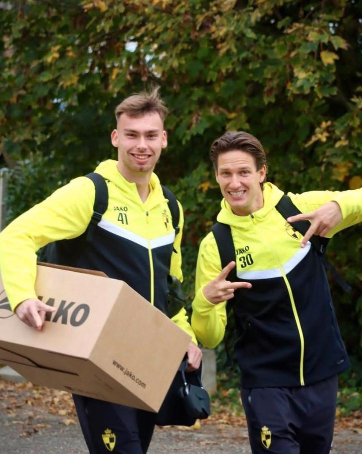 voetbalshirt trainingsvest van Kjell Peersman Lierse, Verzamelen, Sportartikelen en Voetbal, Ophalen of Verzenden