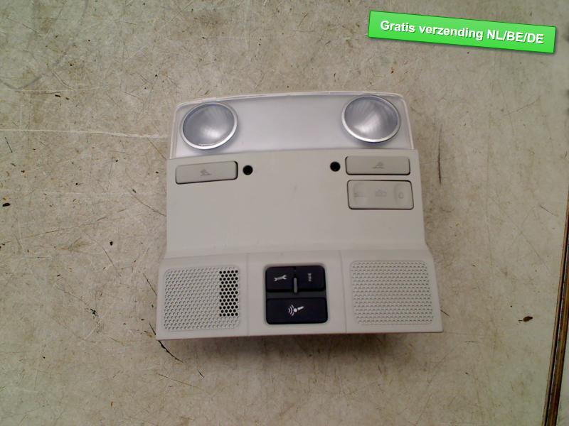 PLAFONNIER AVANT Passat (362) (1k0947105ae|1K0947105AE), Autos : Pièces & Accessoires, Utilisé, De Bloemendaal 21 21
5221 EB  'S HERTOGENBOSCH, NL