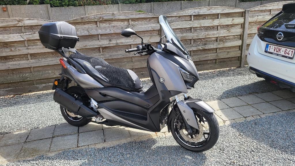 Yamaha x-max 300.