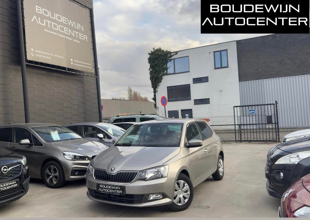 Skoda Fabia 1.0Benzine 2015 110.xxxkm Topstaat Garantie, Voorwielaandrijving, Stof, Parkeersensor, Zwart
