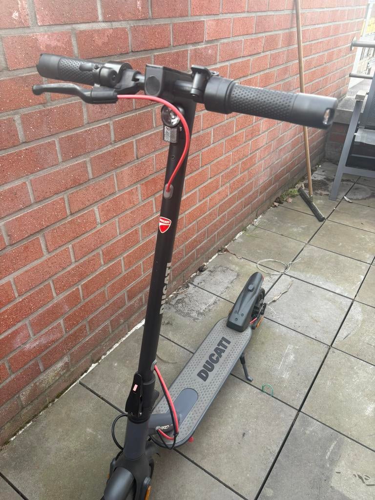 Ducati elektrische step - 1j oud, Vélos & Vélomoteurs, Enlèvement, Neuf, Step électrique (E-scooter)
