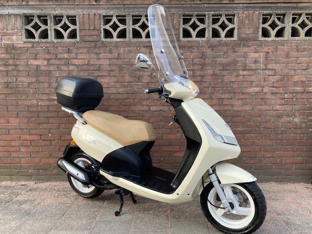 PRACHTIGE A KLASSE NEW VIVACITY MET WINDSCHERM + TOPKOFFER, Fietsen en Brommers, Scooters | Peugeot, Vivacity, Klasse A (25 km/u)