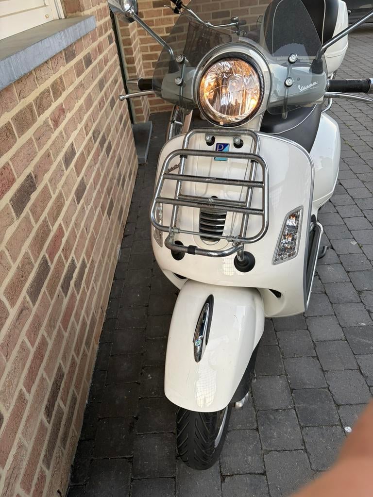 Vespa GTS 125 bianco - prijs OTK, Fietsen en Brommers, Snorfietsen en Snorscooters, Ophalen, Zo goed als nieuw, Benzine, Vespa