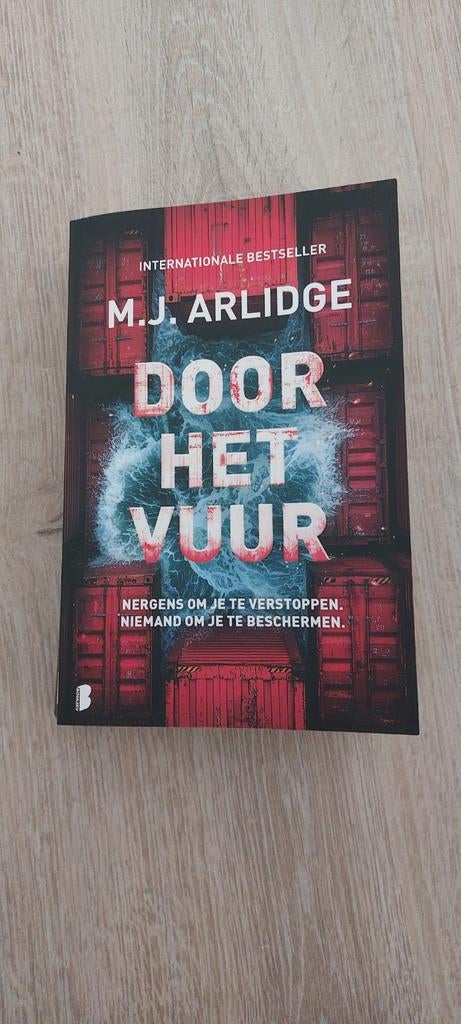 MJ Arlidge: door het vuur, Ophalen of Verzenden