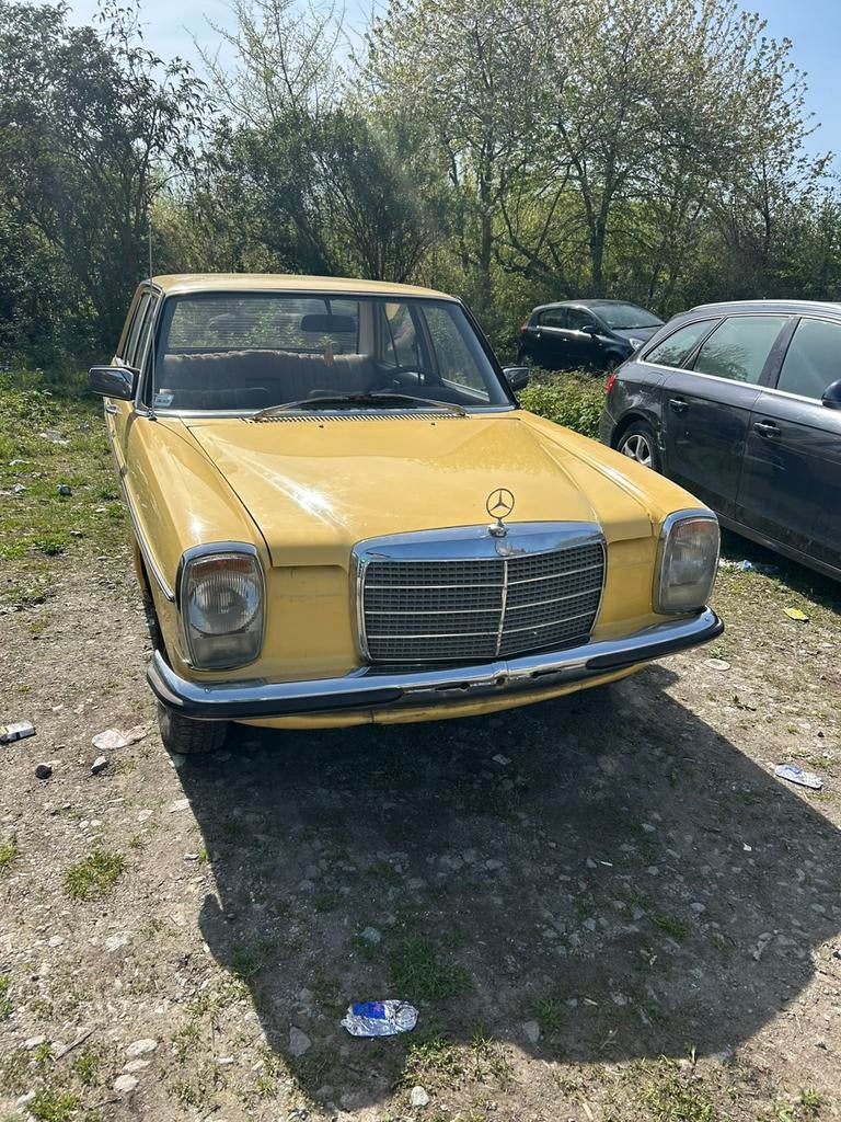 Mercedes w115 200E essence 1975, Auto's, Beige, Overige kleuren, Leder, Handgeschakeld