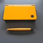 Nintendo Dsi XL geel met stylus en oplader., Games en Spelcomputers, Spelcomputers | Nintendo DS, Ophalen of Verzenden, Zo goed als nieuw