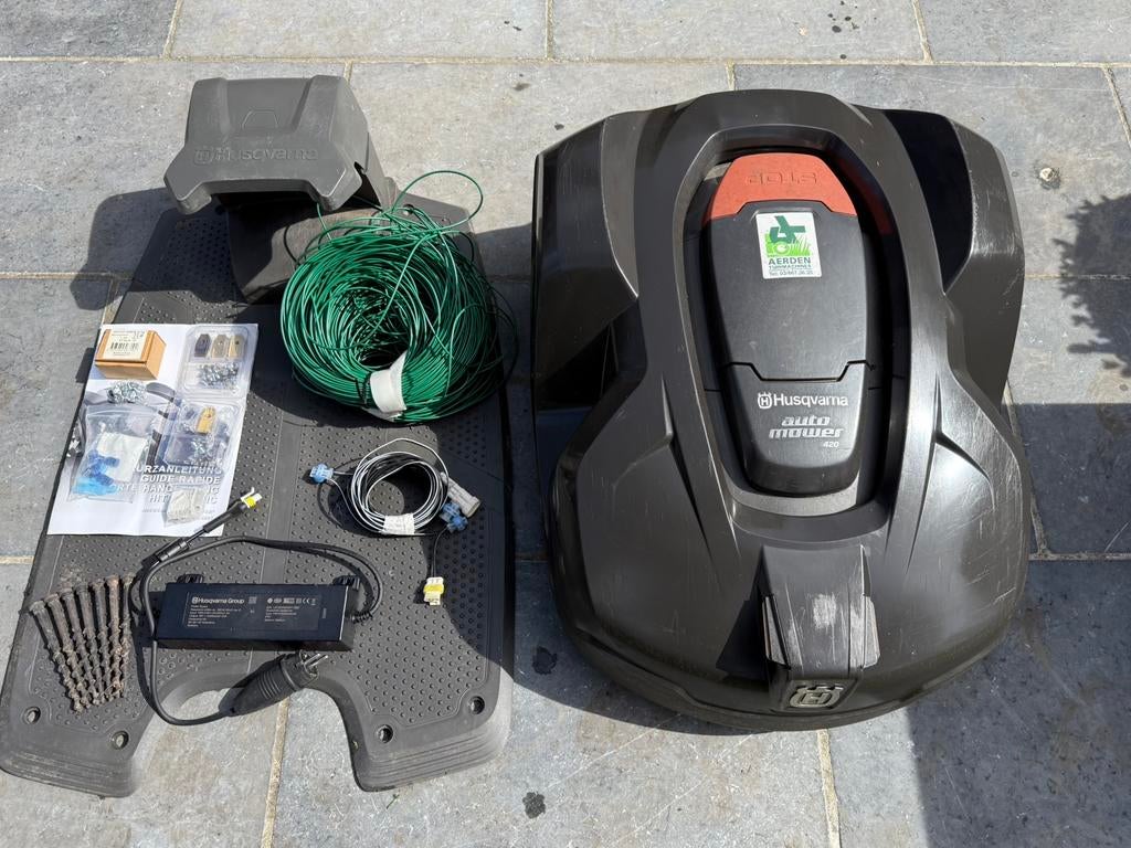 Husqvarna 420 robotmaaier | incl nieuwe grondplaat en trafo, Enlèvement, Comme neuf, 20 à 25 cm