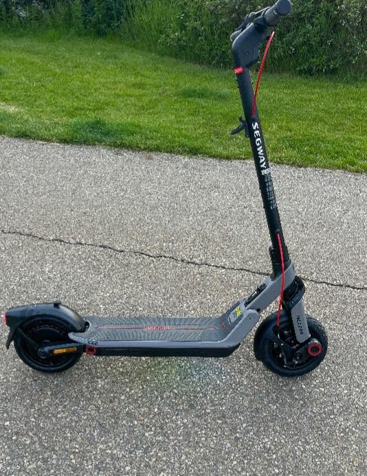 Segway e3e scooter onder garantie 300 km 290 euro