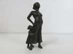 Statue en bronze d'une femme enceinte avec un enfant, Enlèvement ou Envoi, Bronze