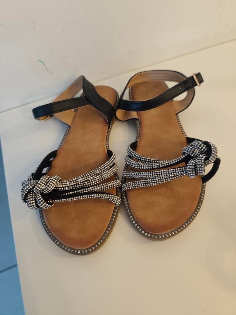 Très jolies sandales avec strass . Taille 36. Marque Joia, Vêtements | Femmes, Chaussures, Joia, Enlèvement ou Envoi, Porté