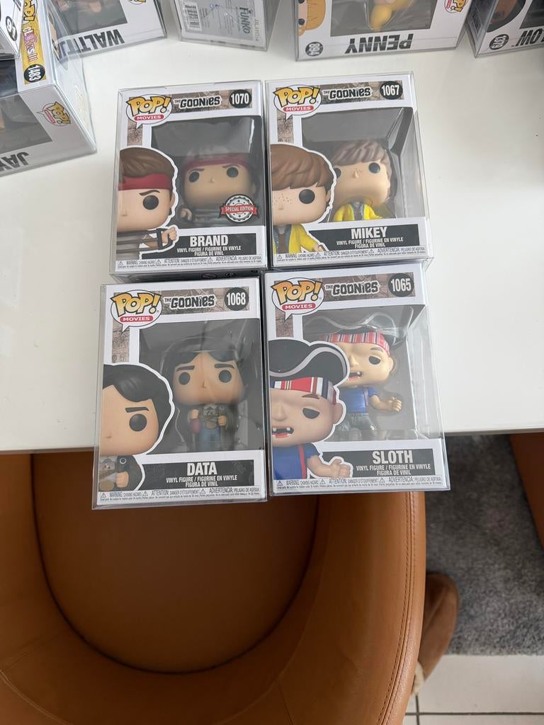 4 pop les goonies avec protection, Collections, Jouets miniatures, Enlèvement, Comme neuf