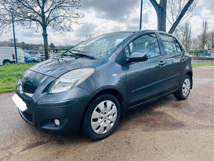 Toyota Yaris BOÎTE AUTOMATIQUE - AIRCO - 3999€, Auto's, Toyota, Particulier, Yaris, Benzine, Automaat, Ophalen