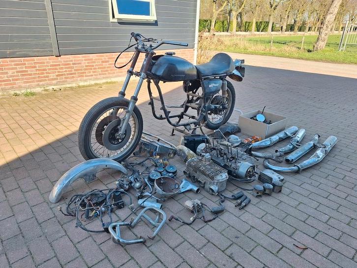 Suzuki GT 750  véhicule d'occasion, moto, motocyclette 1976, Motos, Motos | Oldtimers & Ancêtres, Enlèvement