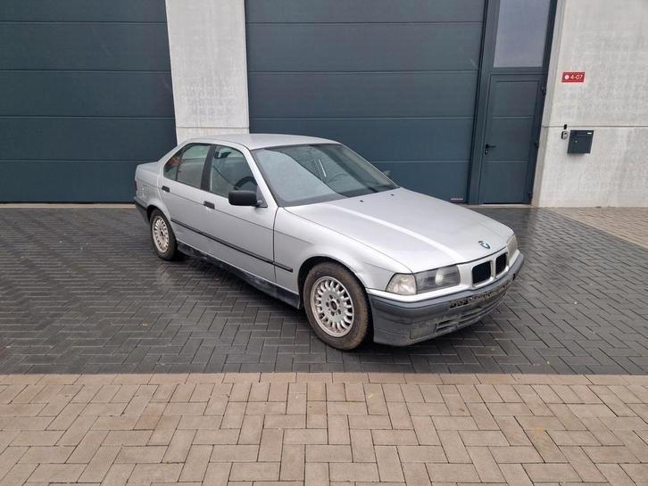 E36 320i Manueel 1991 ""BARNFIND"", Auto's, BMW, Particulier, 3 Reeks, Benzine, Euro 1, Berline, 4 deurs, Handgeschakeld, Zilver of Grijs