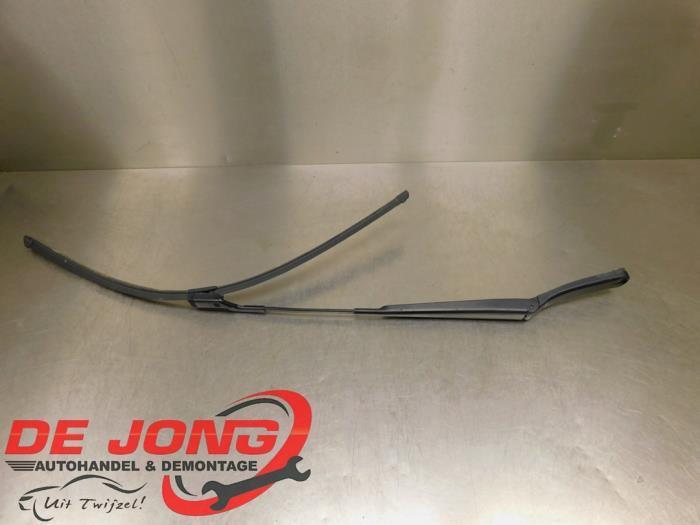 Bras essuie-glace avant d'un Volkswagen Touran, Autos : Pièces & Accessoires, Vitres & Accessoires, Volkswagen, Utilisé, 3 mois de garantie
