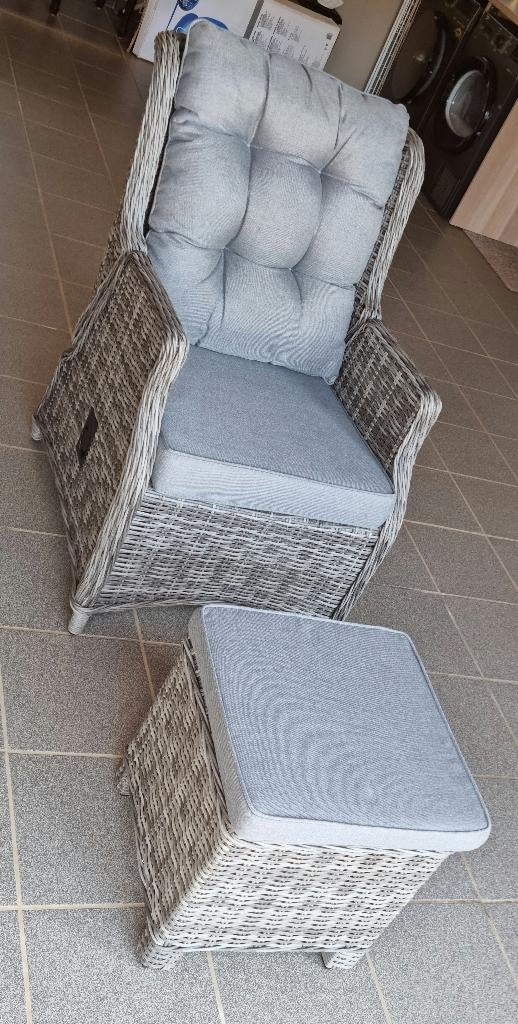 Grijze wicker verstelbare tuinstoel met voetenbankje, Jardin & Terrasse, Enlèvement, Comme neuf, Osier, Ajustable