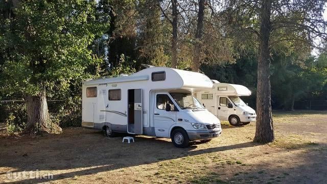 Camper/Mc Louis Mercedes — 14 999€ — 140 000 km, Siège de train, Boîte manuelle, Jusqu'à 6, Réfrigérateur