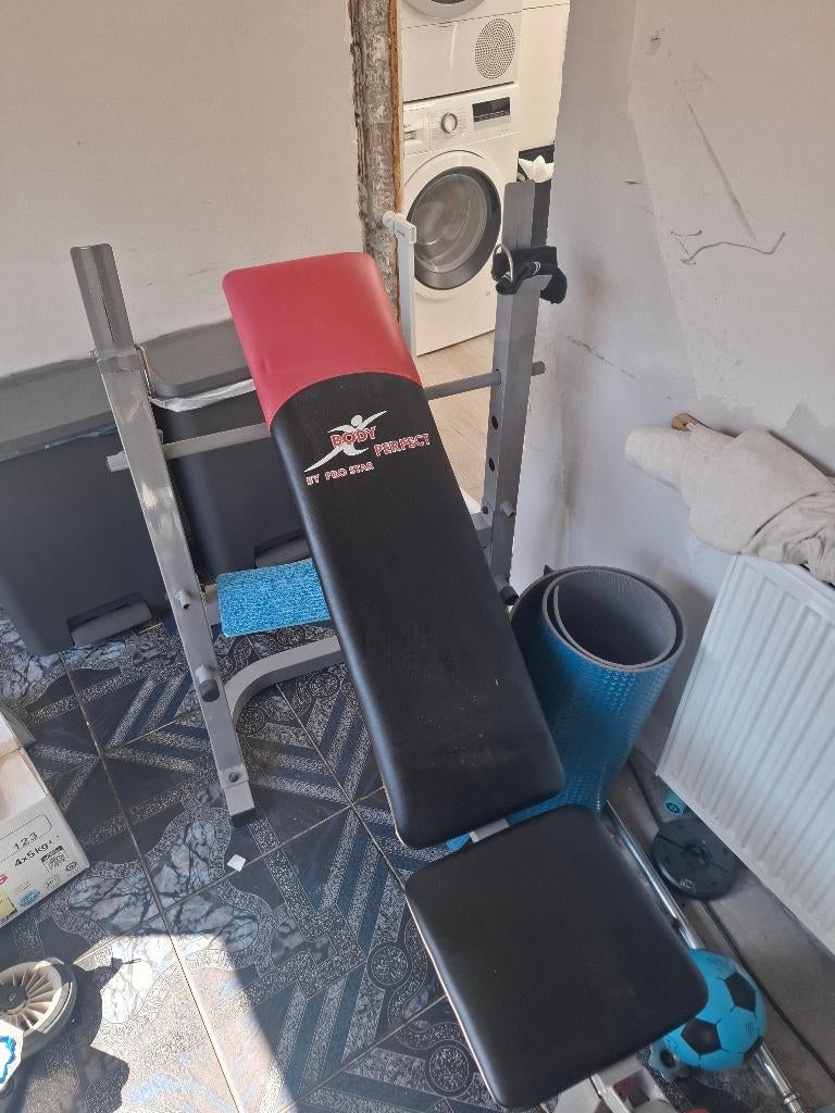 Body Perfect Fitnessbank met Haltersteun & Leg Extension, Sports & Fitness, Équipement de fitness, Utilisé, Banc d'exercice, Bras