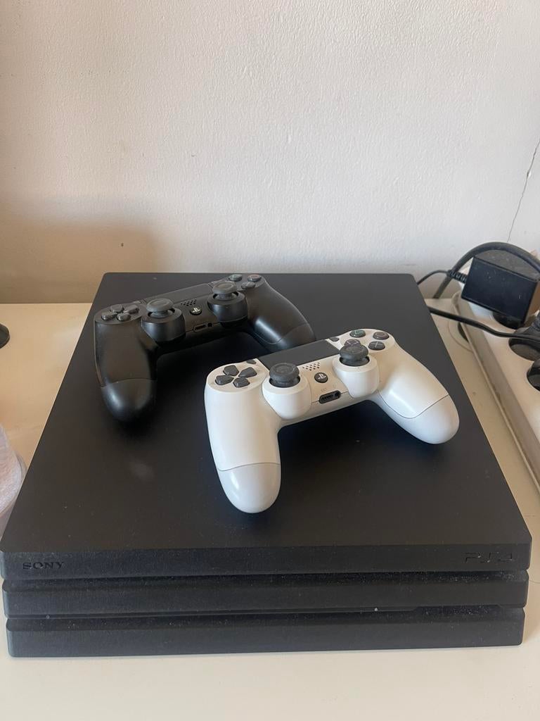 PS4 PRO+20 GAMES+2CONTROLLERS, Ophalen, Met 2 controllers, Pro, Gebruikt
