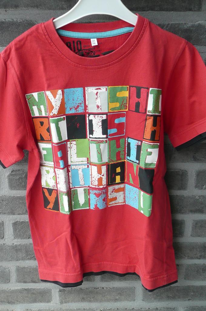 Rode T-shirt Bio katoen (K323), Kinderen en Baby's, Kinderkleding | Maat 134, Ophalen of Verzenden, Zo goed als nieuw, Jongen