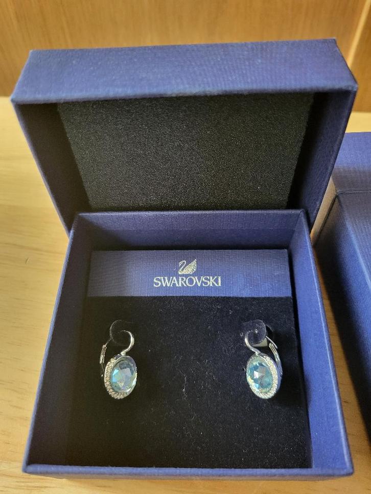 Boucles d’oreilles Swarovski rondes – 5197635, Handtassen en Accessoires, Oorbellen, Zo goed als nieuw, Ophalen