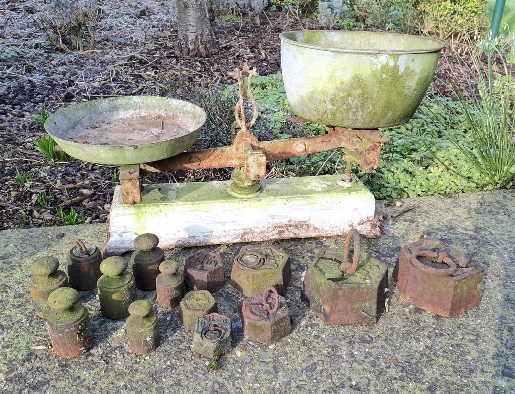 Rustieke weegschaal met gewichtjes, Ophalen