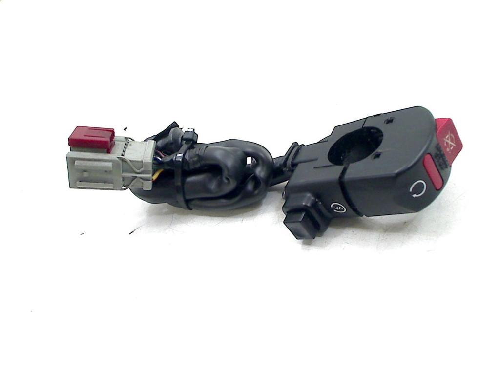 COMMUTATEUR DROIT CBR 600 RR 2007-2012 (CBR600RR PC40), Dhr. S. di Majo, Utilisé, Info@cama-motorparts.nl, P.J. Troelstraweg 8 8
3144 CX  MAASSLUIS, NL