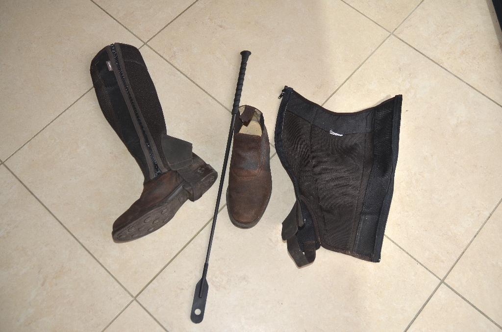 Chaussures d'équitation Fouganza avec minichaps assortis, Enlèvement ou Envoi, Comme neuf, Enfants, Chaussures