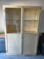 Mooie oude metalen vitrinekast., Huis en Inrichting, Ophalen