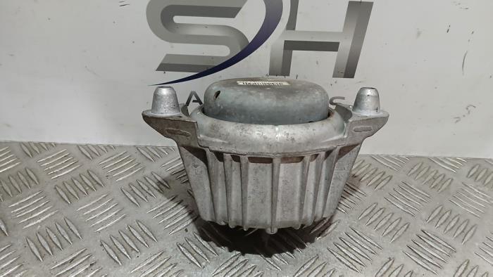 Support moteur d'un Mercedes E-Klasse, Autos : Pièces & Accessoires, 3 mois de garantie, Utilisé, -, -