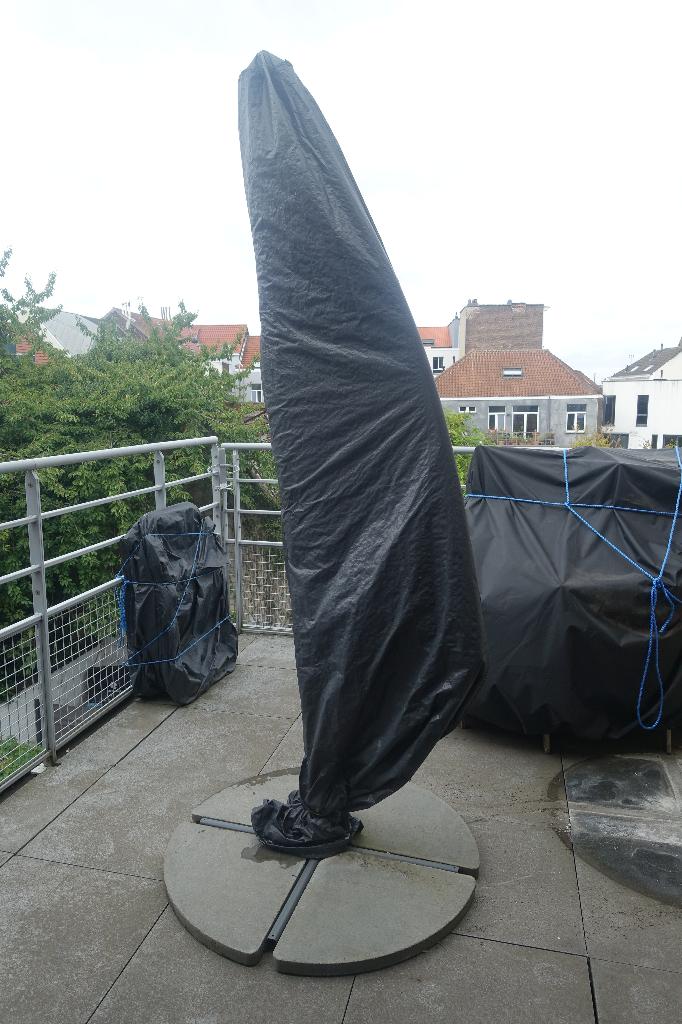 parasol, Enlèvement, Parasol sur pied, Réglable, Utilisé