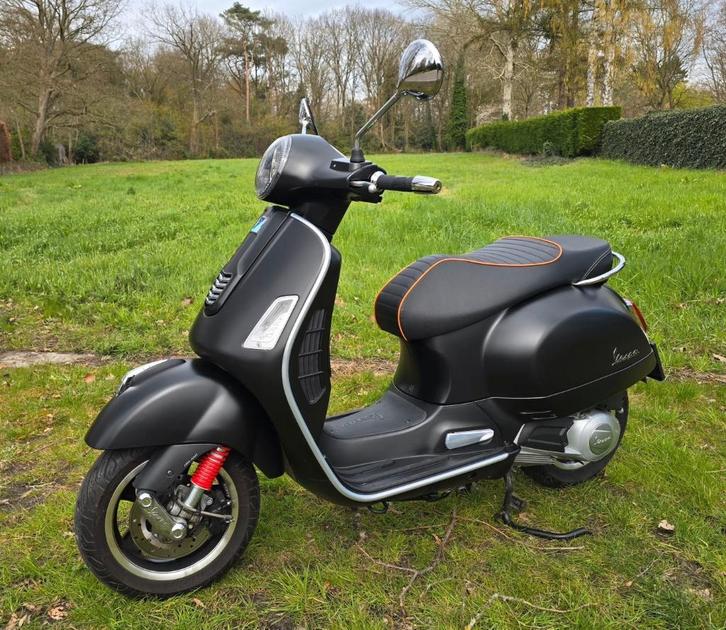Zeer mooie Vespa GTS SuperSport 125cc te koop., Motoren, Motoren | Piaggio, Particulier, Super Sport, ABS, Automaat, Occasion