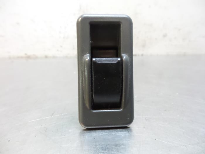 Commutateur vitre électrique d'un Mitsubishi Pajero (Pajero, Autos : Pièces & Accessoires, Tableau de bord & Interrupteurs, Mitsubishi