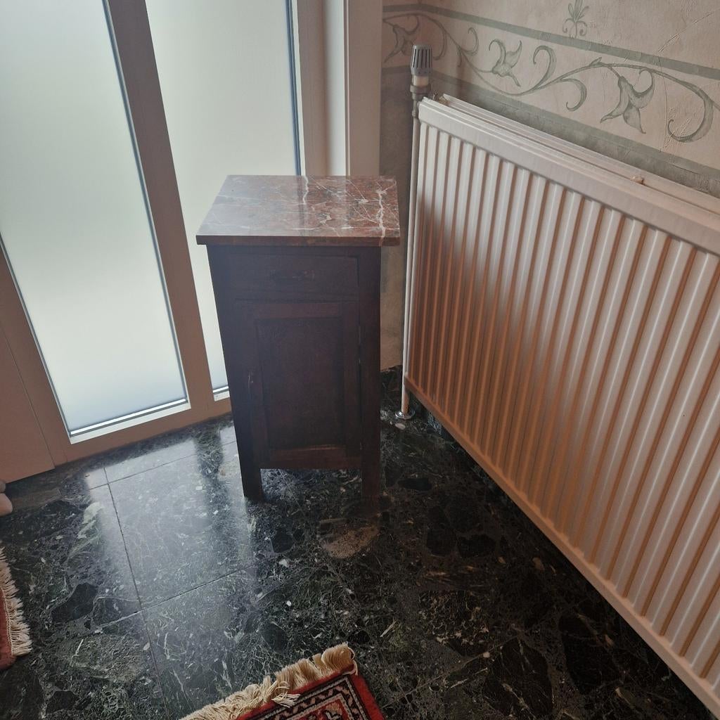 Antieke commode en nachttafel., Ophalen