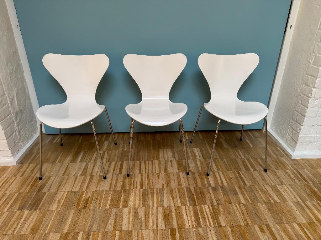 3 x Fritz Hansen vlinderstoel wit  Arne Jacobsen, Maison & Meubles, Chaises, Utilisé, Trois, Bois, Métal, Blanc, Enlèvement