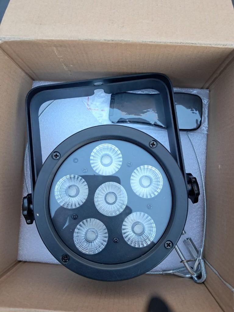 8x BAC 300 led par, Ophalen, Zo goed als nieuw, Licht, Geluidgestuurd