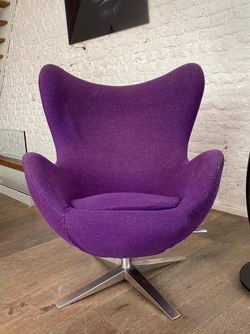 Jacobsen Fauteuil met imitatie-ei  beschikbaar voor biedingen